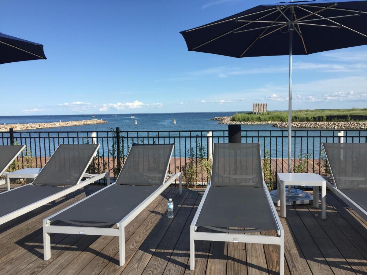 Stunning Stayz At Friday Harbour Beach Marina Resort Lake Simcoe Innisfil Ngoại thất bức ảnh