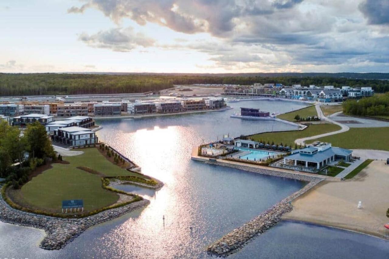 Stunning Stayz At Friday Harbour Beach Marina Resort Lake Simcoe Innisfil Ngoại thất bức ảnh