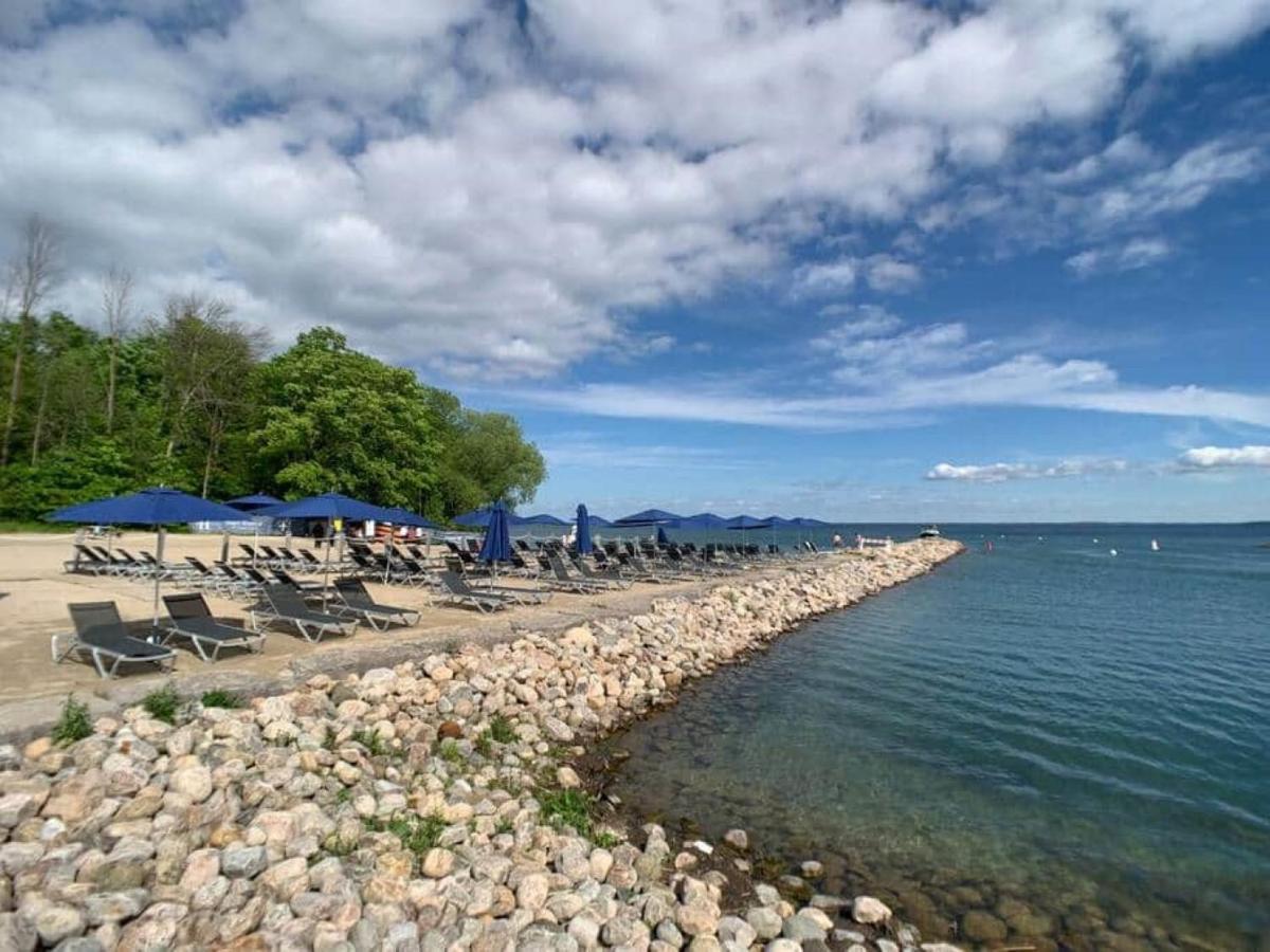 Stunning Stayz At Friday Harbour Beach Marina Resort Lake Simcoe Innisfil Ngoại thất bức ảnh